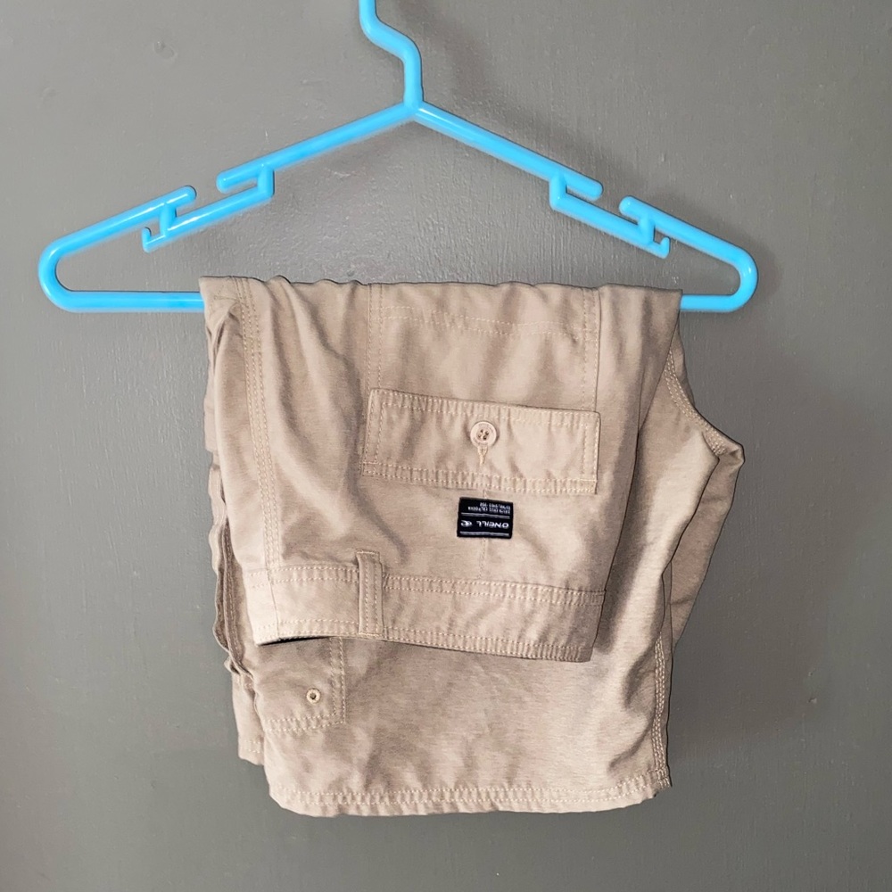O’NEILL tan shorts size 34